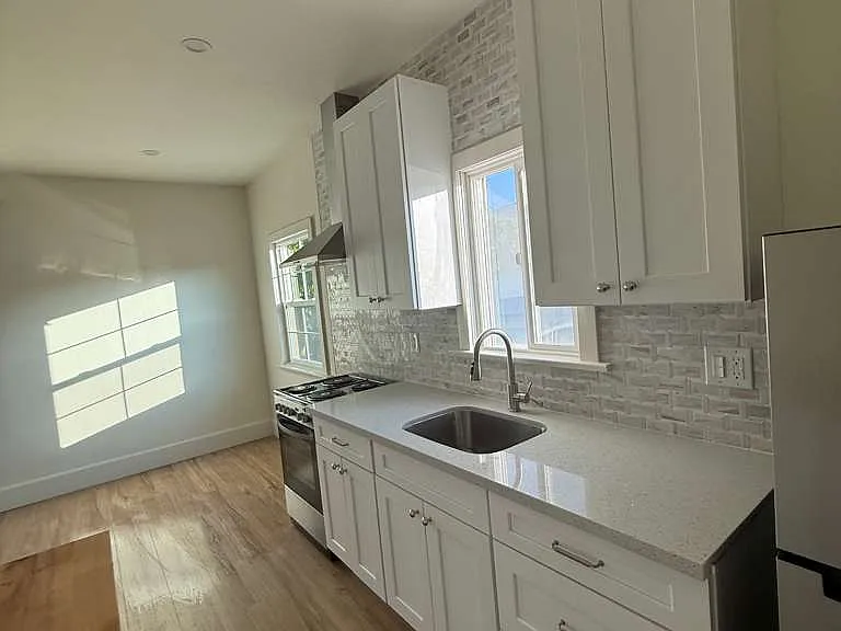 102 Argonne Ave #5 — Photo 5