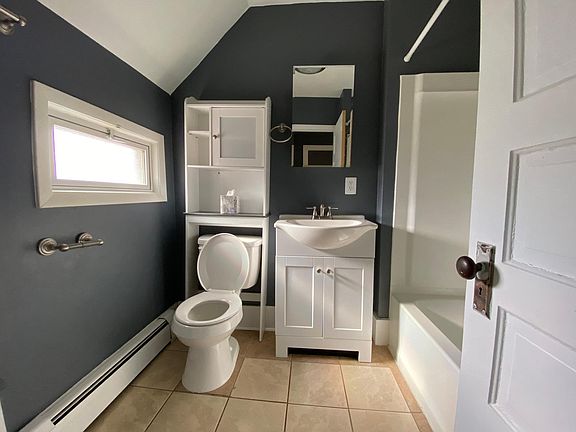 3rd image of 207 E 11th St #1