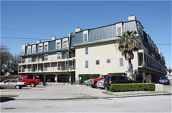1st image of 921 Marine Dr APT 204