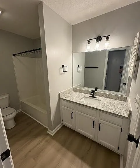 129 W Victoria Ct #E — Photo 10