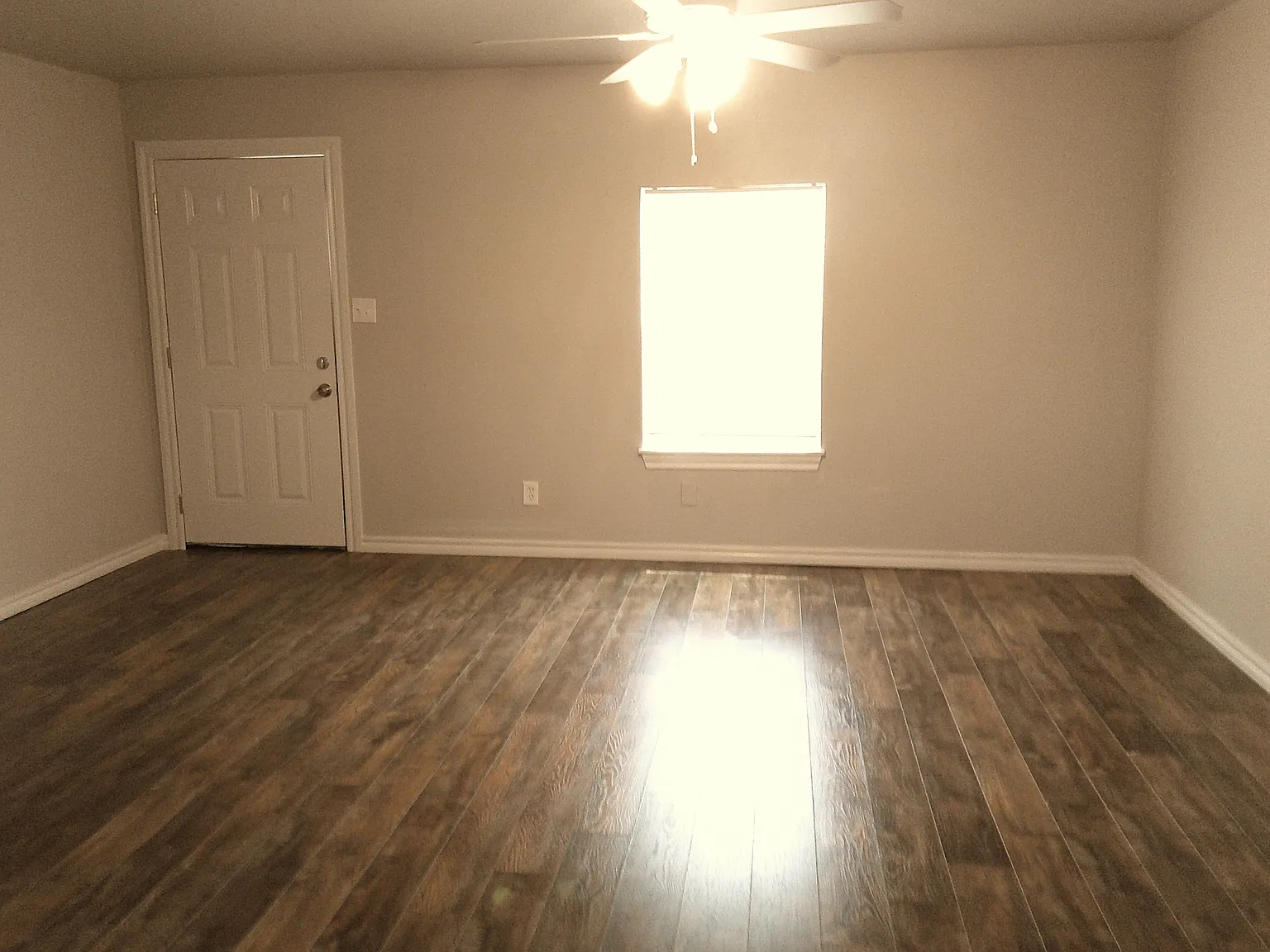 2 bed, 858 sqft, $995 — Photo 2