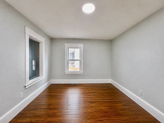 3rd image of 27 Loring St