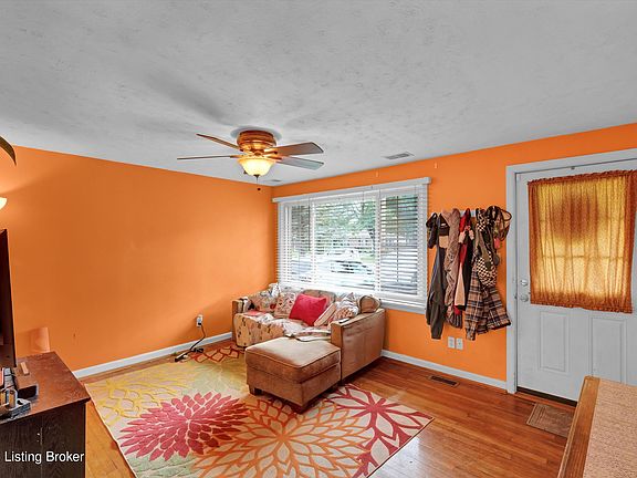 4th image of 5616 Walnut Way