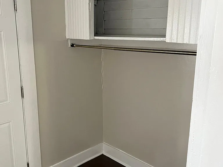 263 E Franklin St — Photo 14