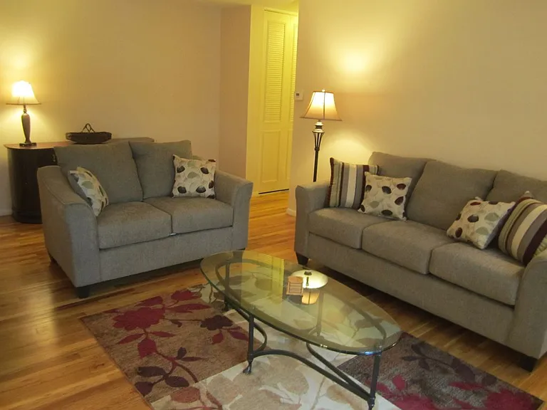 82 Regency Park Dr — Photo 7