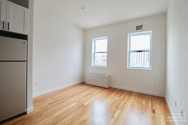 Rented by Grand & Co. | media 10