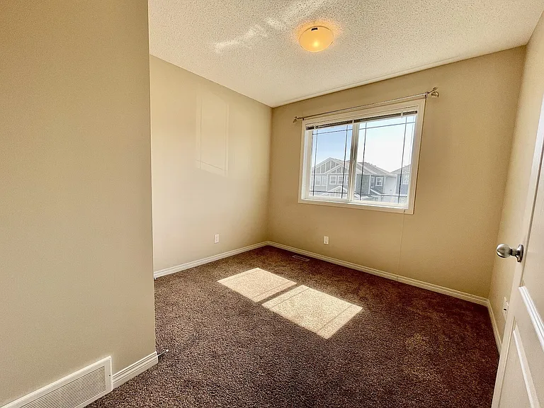 River Heights Cres — Photo 9