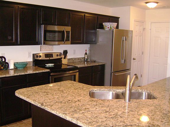 4th image of 303 Primrose Pl