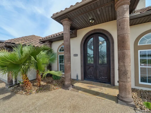 709 Pelican Nest Dr, Aransas Pass, TX 78336