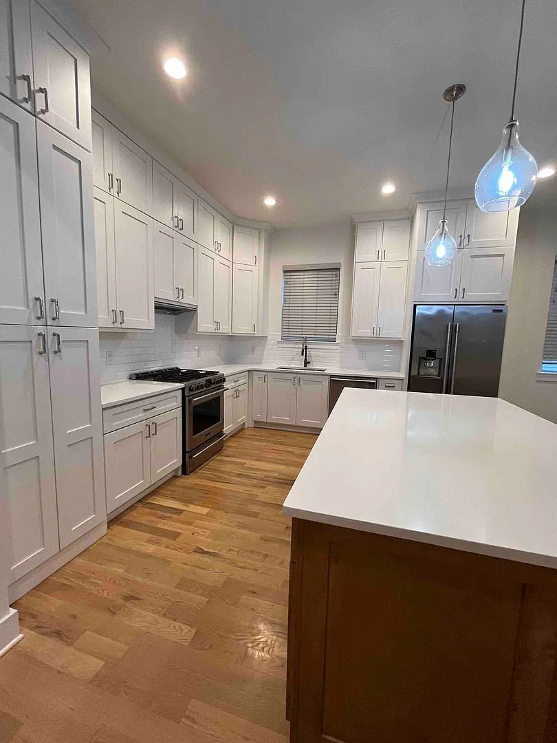 Spacious 3 Bed 3 Bath Home (+ 2 car garage) — Photo 4