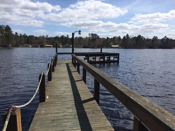 1126 Bayview Dr, Manning, SC 29102