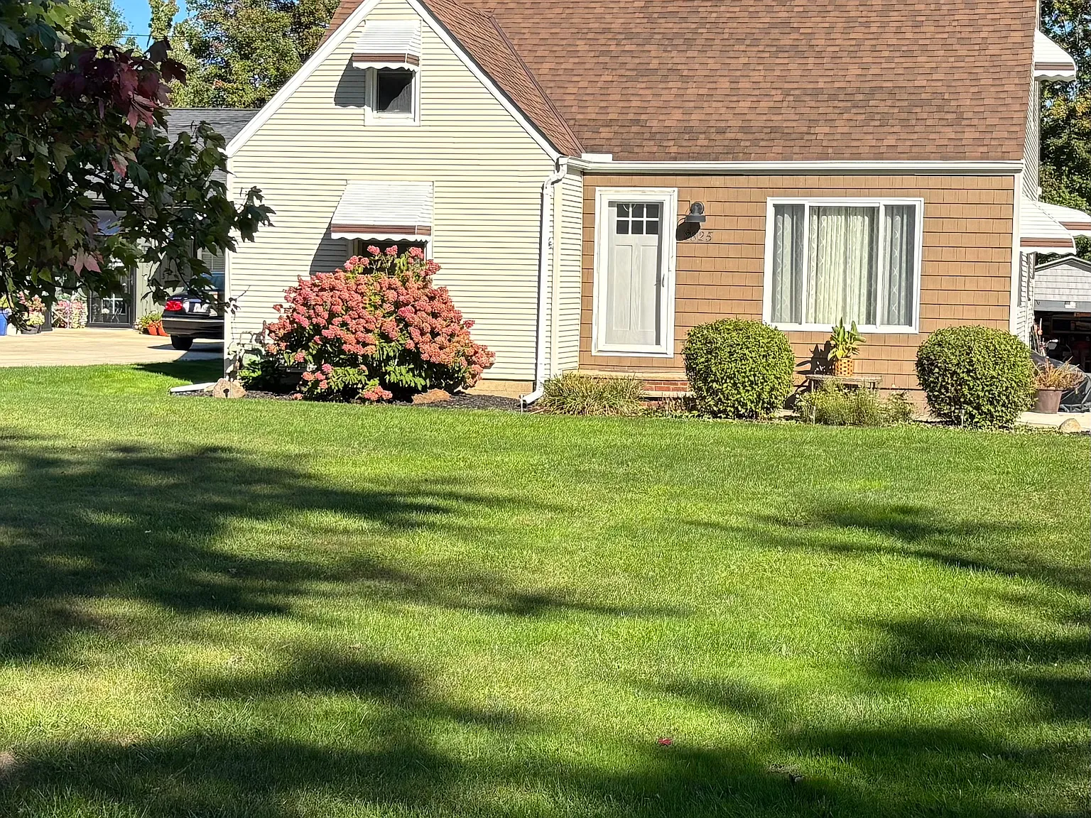 3 bed, 1.5 bath, 1250 sqft, $1,800 — Photo 2