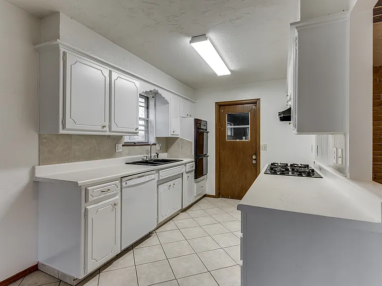 7109 NW 6th St — Photo 14