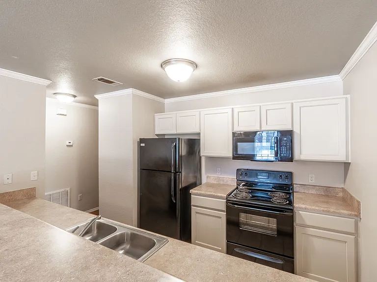 2763 Oakview Rd — Photo 4