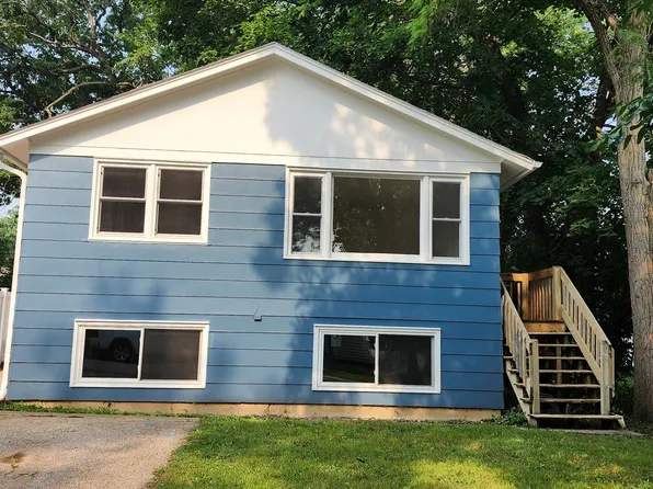 414 Fairlawn Dr, Round Lake Park, IL 60073
