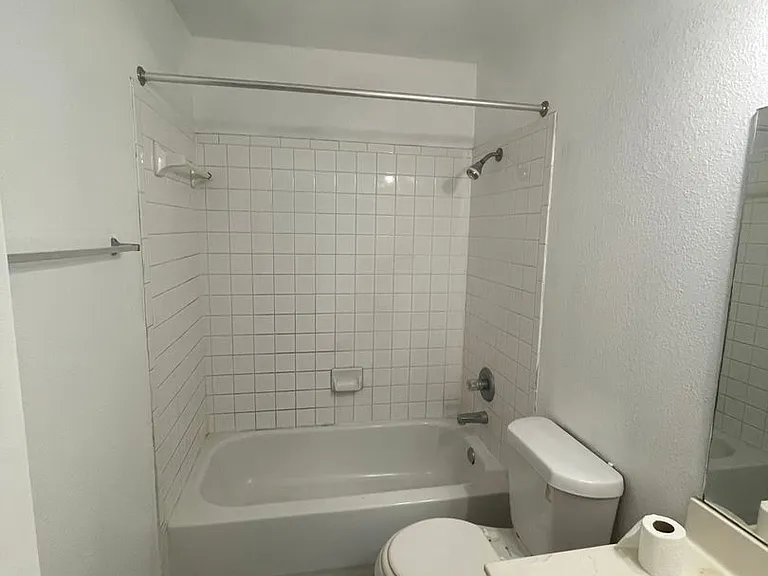 3404 Barcelona Dr — Photo 7