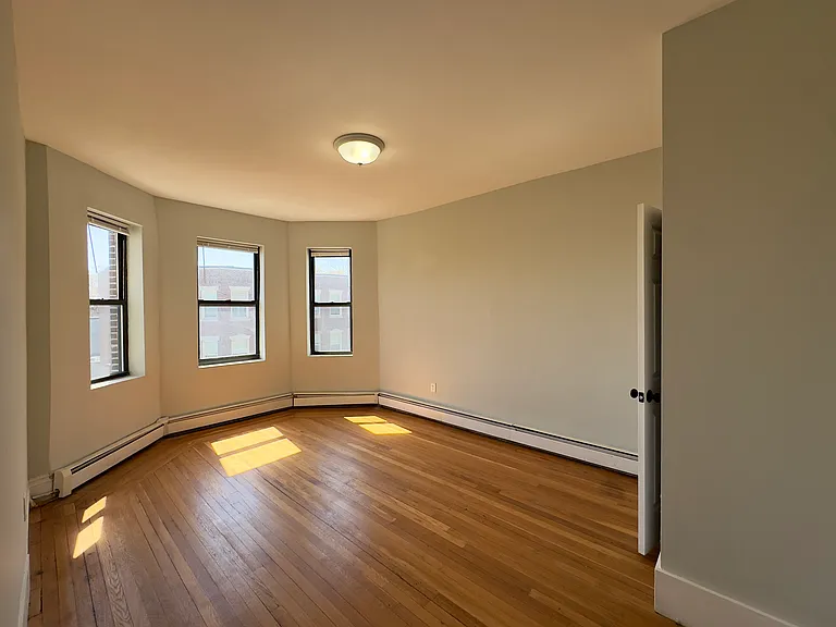 16 Charlotte St #2L — Photo 9