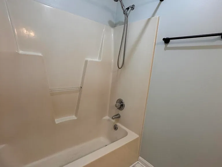 407 Hickory St #UP — Photo 10
