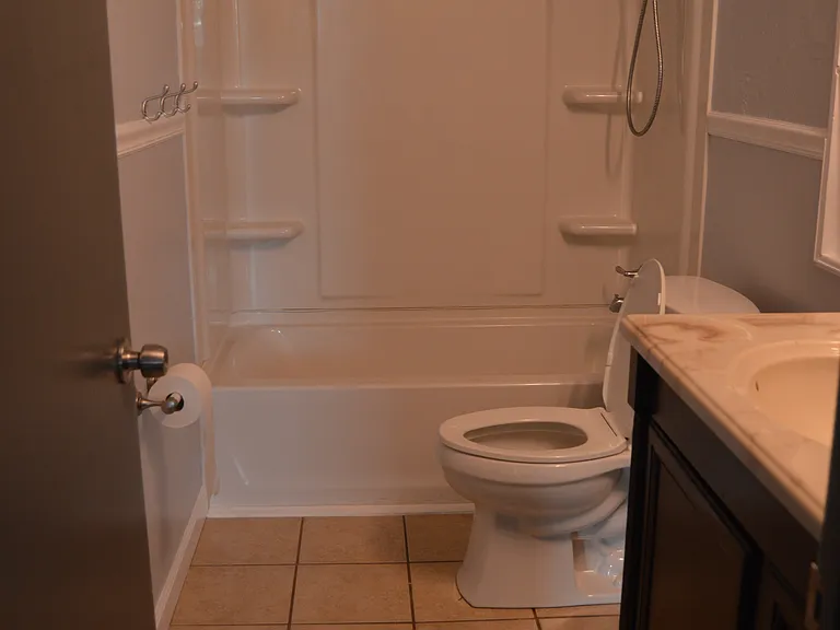 2135 Gates Ave — Photo 14