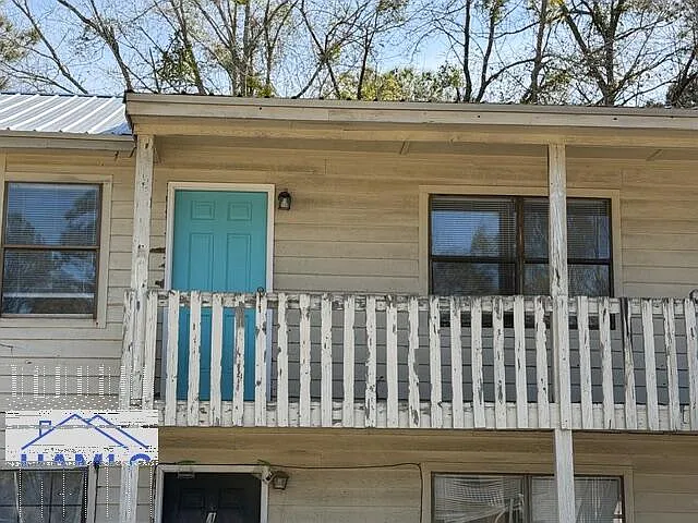 2 bed, 1.0 bath, 828 sqft, $995 — Photo 2