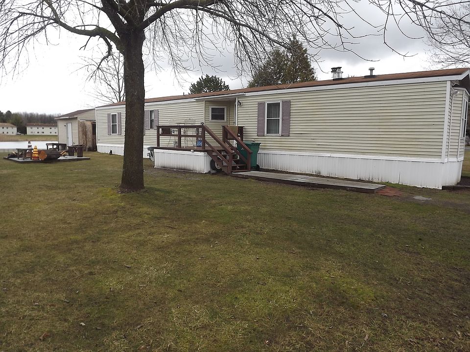 1st image of 6 Lakeside Ave