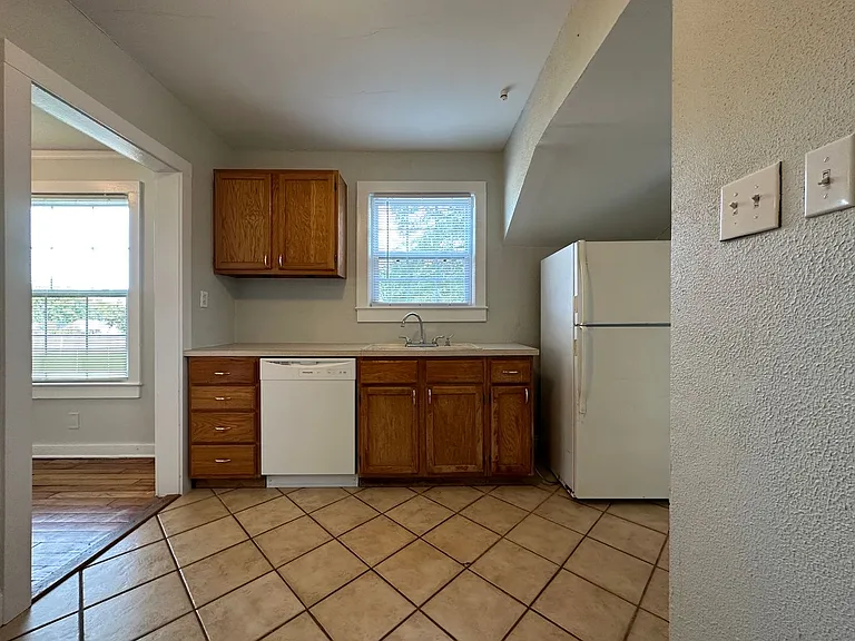 4024 Macarthur Dr — Photo 7