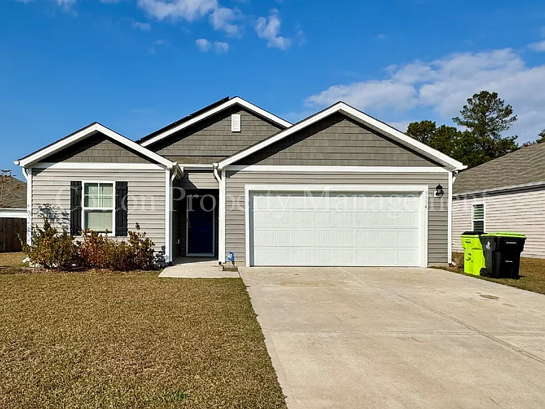 1114 Forest Glen Dr NE — Photo 2