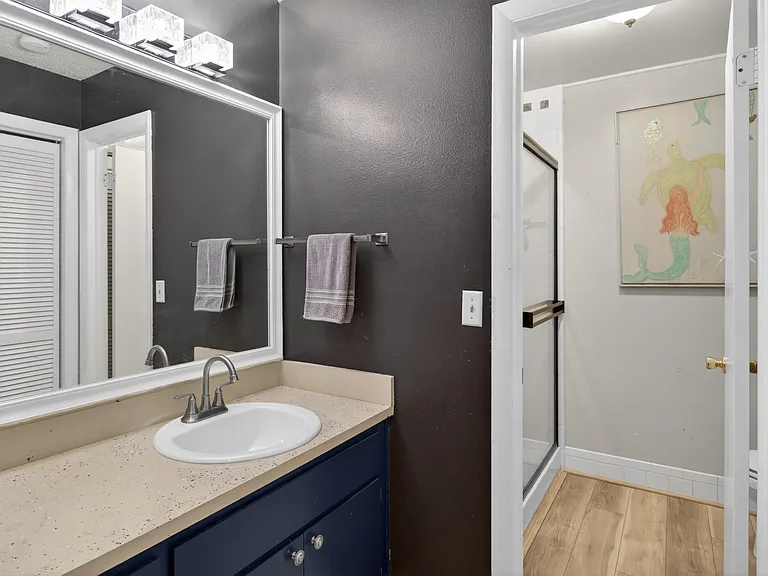 320 Michaels Cir — Photo 24