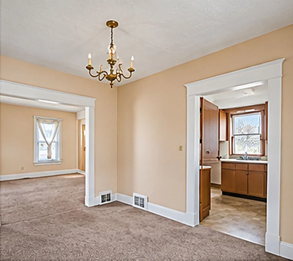 3 Bed 1 Bath — Photo 4