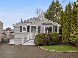 88 Lakeview Ter, Waltham, MA 02451