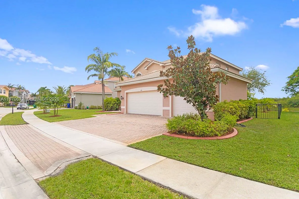5 bed, 3.0 bath, 2771 sqft, $5,999 — Photo 3