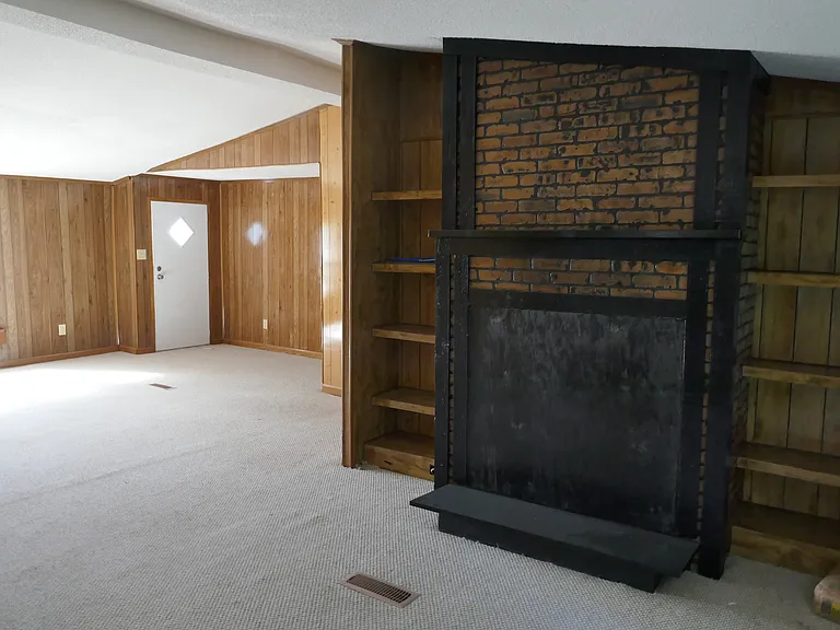 1409 Millpond Rd — Photo 6