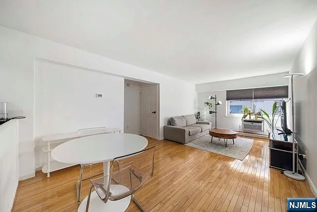 333 Grand Ave — Photo 2