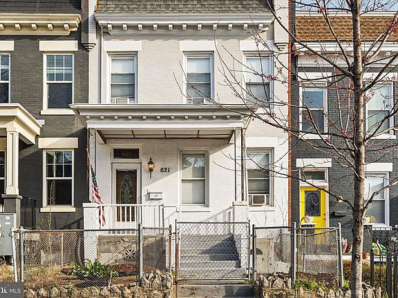 4th image of 621 Kenyon St NW