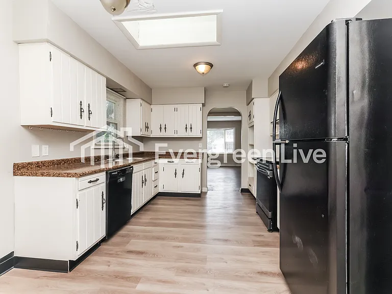 303 Meyer Ave — Photo 4