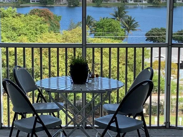 1780 191st St APT 804-2, Miami, FL 33179