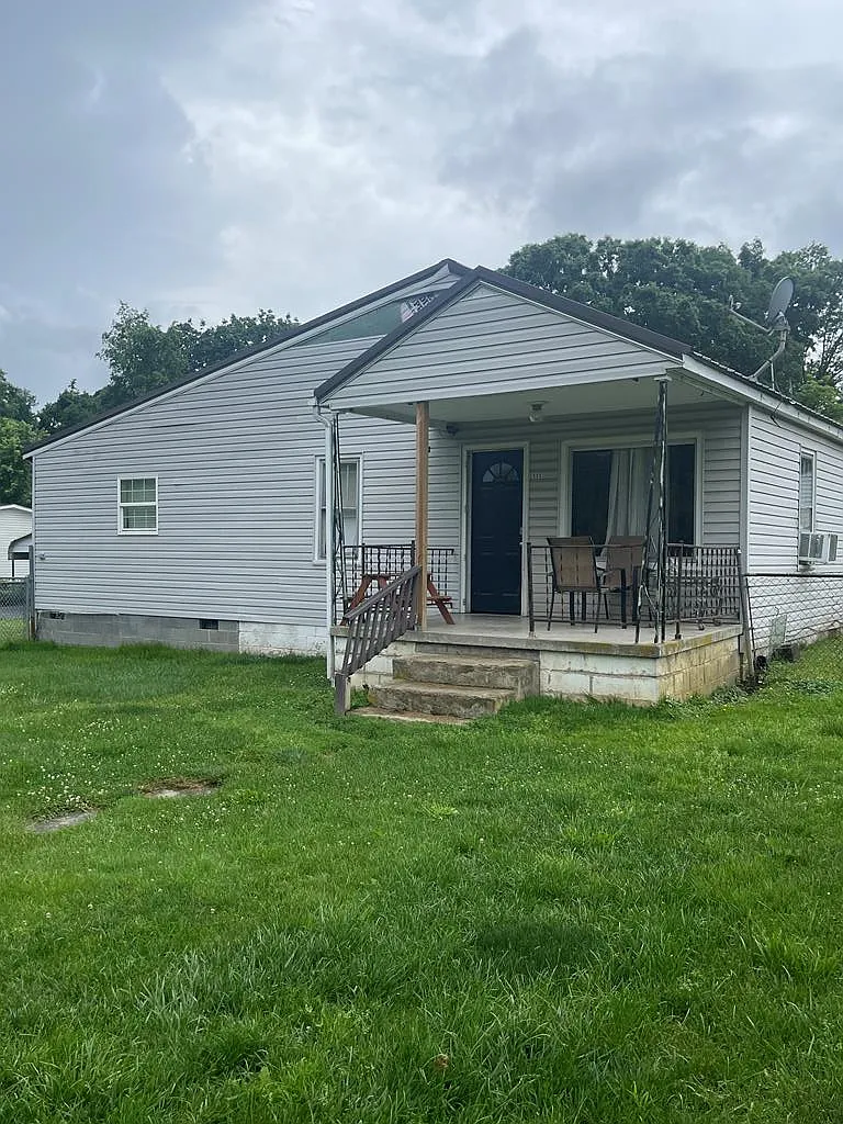111 Union Dr photo 1