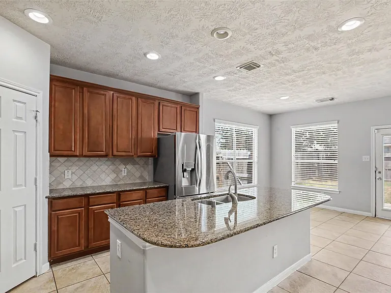 19534 Country Canyon Dr — Photo 3