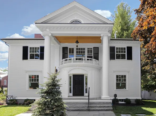 377 Walnut St #1, Newtonville, MA 02460