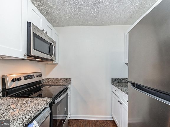3rd image of 9252 Redbridge Ct