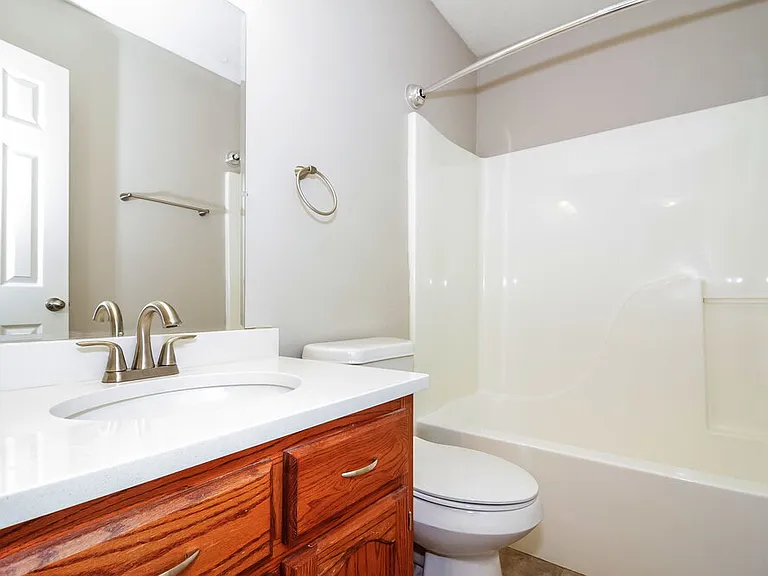 824 W East Ross Pkwy — Photo 14