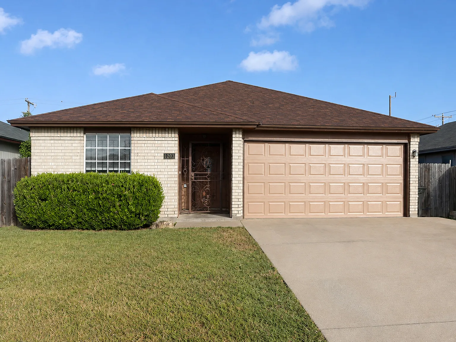 1203 Fox Creek - 1 — Photo 4