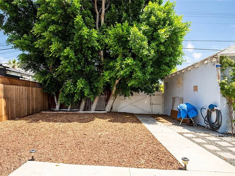 4444 Tujunga Ave — Photo 7