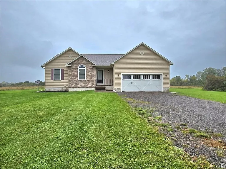 16653 E Main St — Photo 1