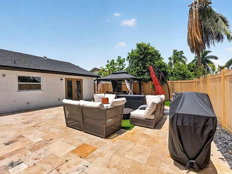 8131 NW 44th Ct — Photo 58