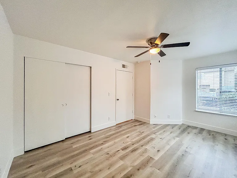 Parkview Apartments — Photo 49