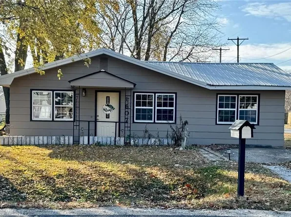 1607 W Main St, Chanute, KS 66720