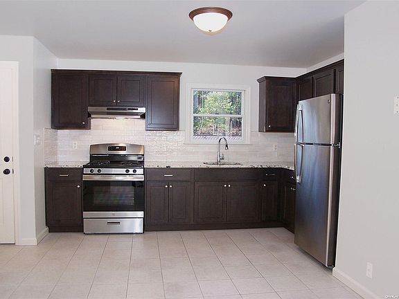 4th image of 134 S Evergreen Dr