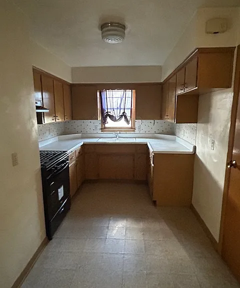 1334 W 28th St #2 — Photo 4