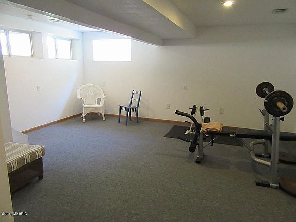 4th image of 105 Orchard Dr